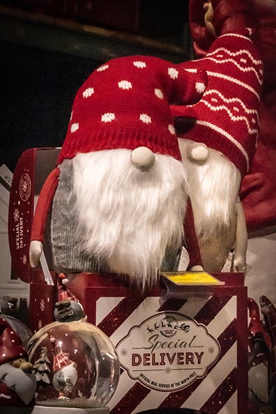 Marché de Noël 2022 - lutins barbus rouge et blanc